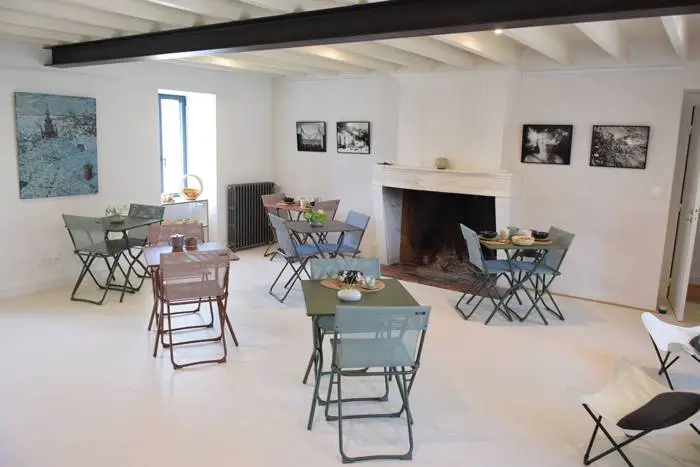 Salle du petit déjeuner | La Maison | Les Herbes Folles | Chambres d’hôtes de charme piscine Saintes Charente-Maritime